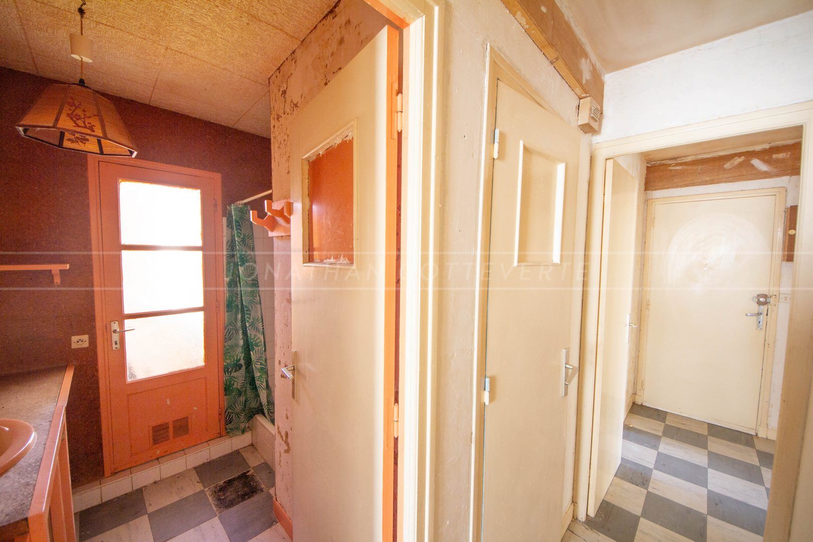APPARTEMENT - T4 - 3 CHAMBRES - IDEALEMENT SITUE - PROCHE ECOLES - A RENOVER - DPE D - photo 4